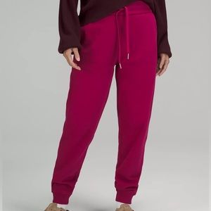 NWT lululemon Scuba High Rise Relaxed Jogger in Pomegranate